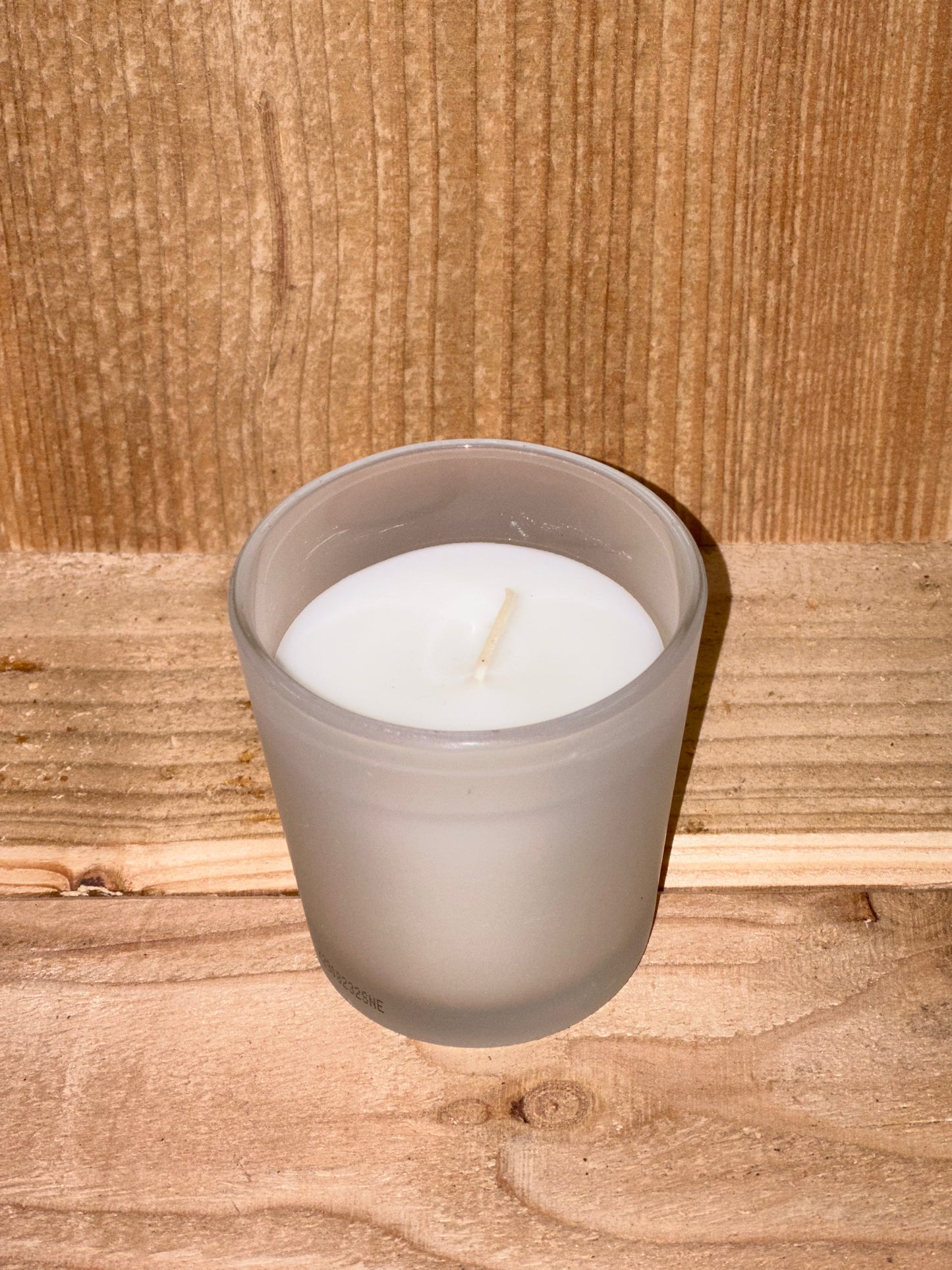 AirWick - Essential Oils Infusion (Duftkerze: frische Wäsche)