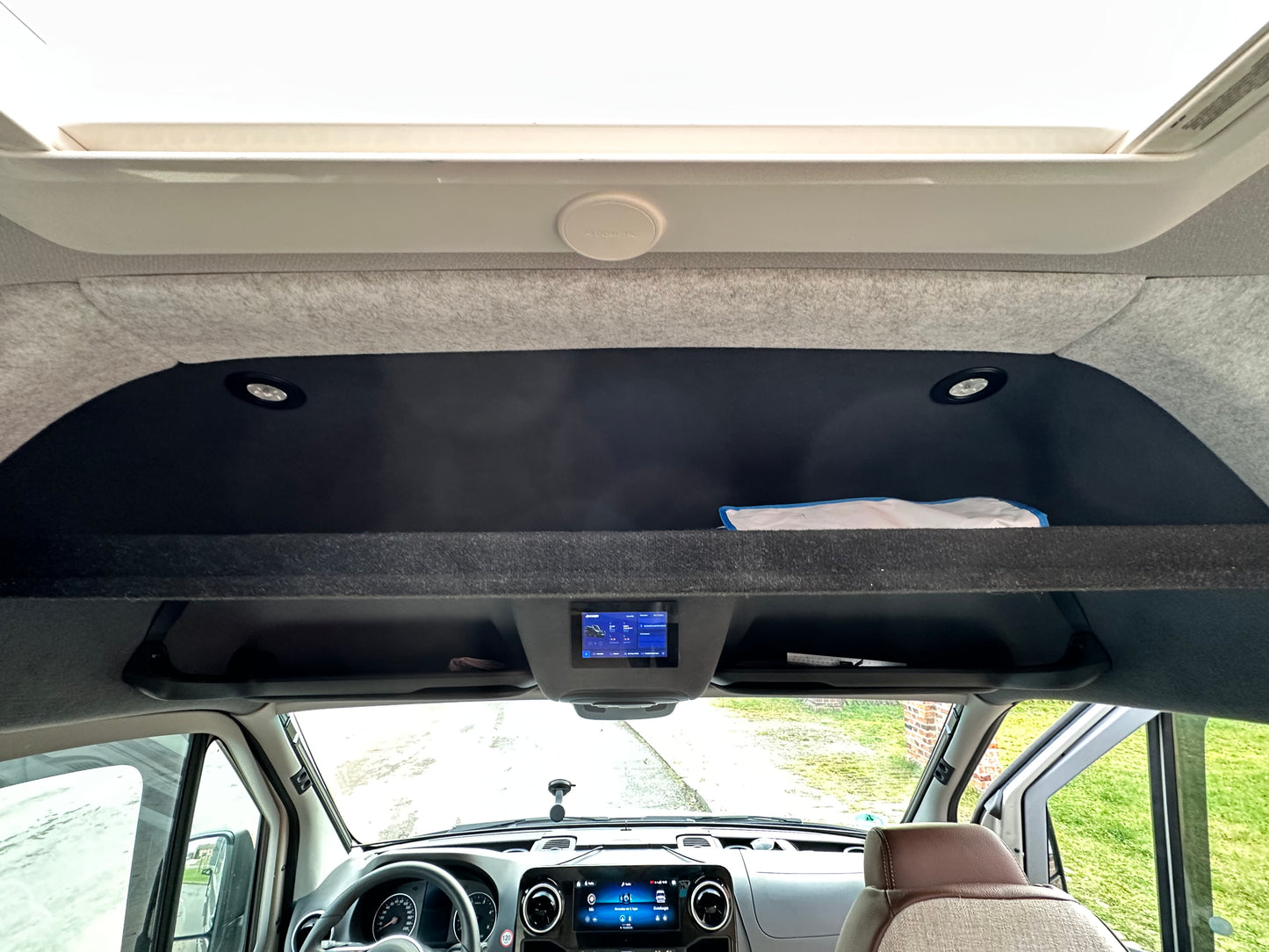 Sprinter W907 - Ablage über Fahrerhaus (Dachablage, Einlegebrett, Cockpitablage)