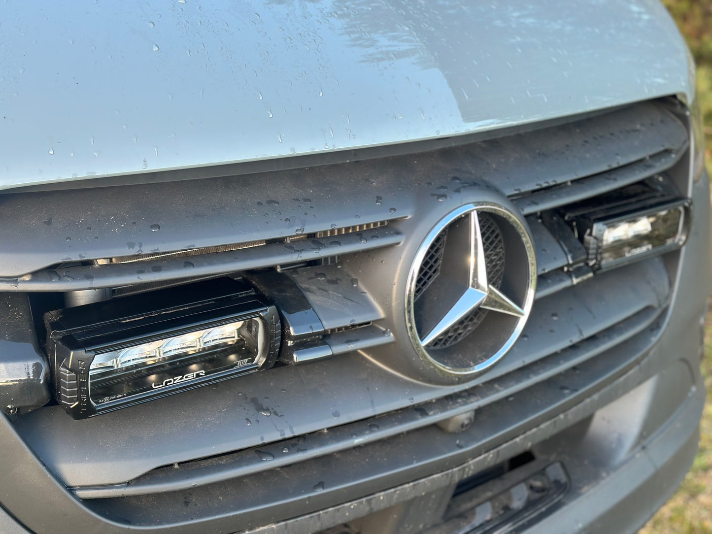 Kühlergrill-Kit Mercedes Sprinter W907/W910 (2018+) inkl 2x Lazer Lamps Triple-R 750 G2 Wide