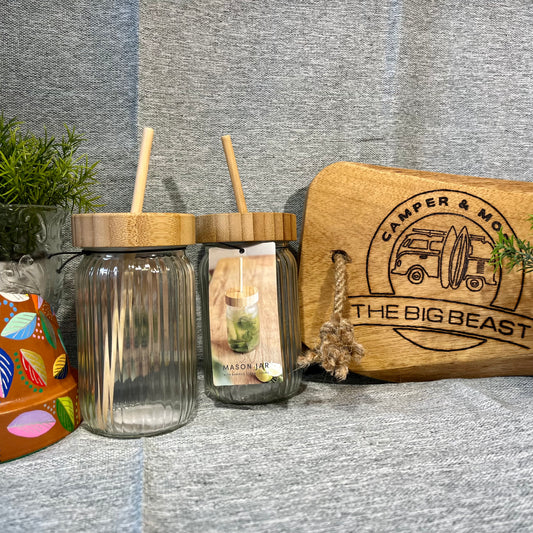 Trinkglas mit Bambus-Schraubdeckel und Bambus-Strohalm