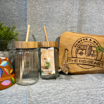Trinkglas mit Bambus-Schraubdeckel und Bambus-Strohalm