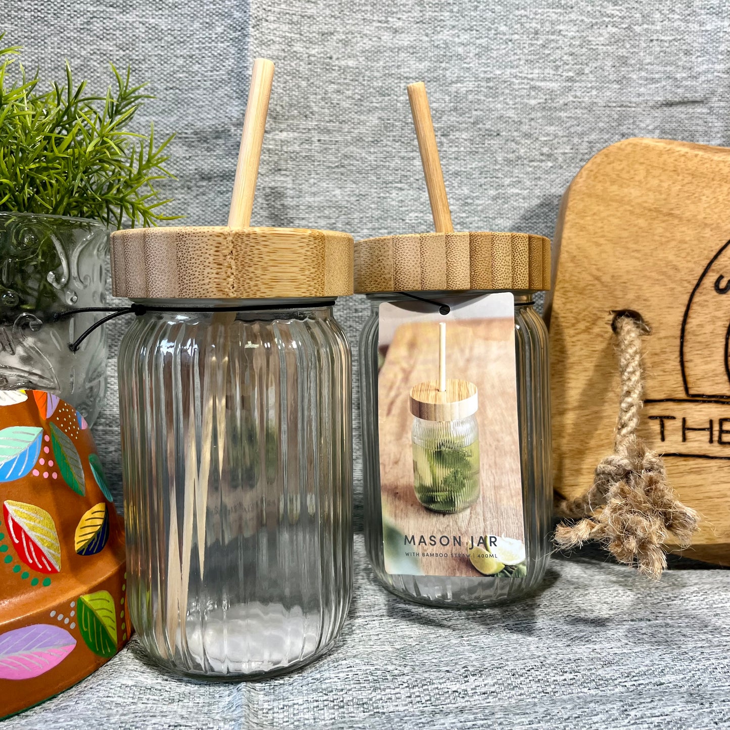 Trinkglas mit Bambus-Schraubdeckel und Bambus-Strohalm